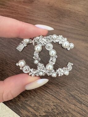 New Silver Pearl Crystal Interlocking CC Brooch - Luxury Women’s Jewelry